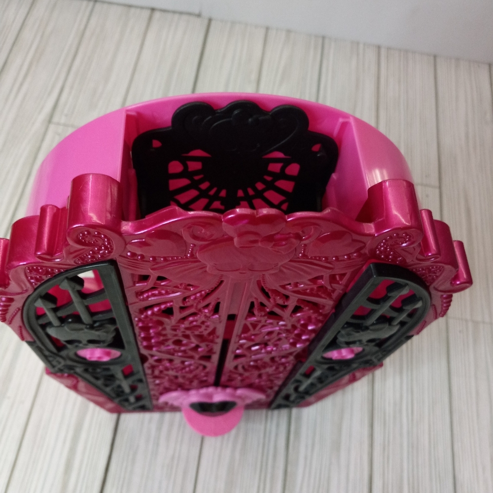 Monster High Draculaura Wardrobe Closet - Picture 6 of 10